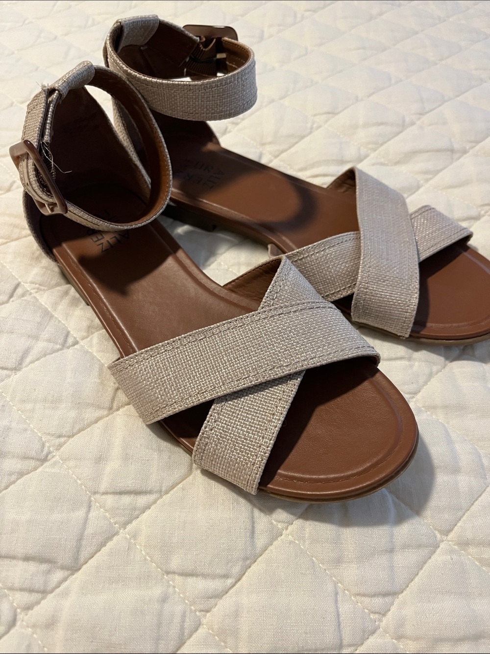 Naturalizer 10W Women's Neutral Tan Strappy Ankle-Wrap Sandals